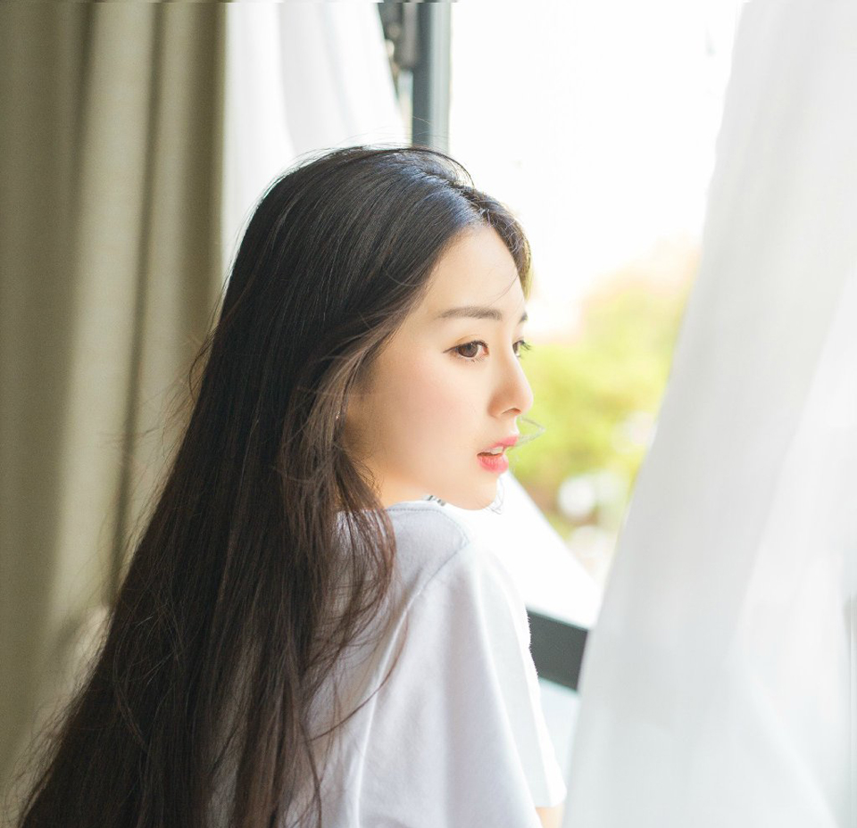 从容不迫的举止，比起咄咄逼人的态度，更能令人心折。——三毛《亲爱的三毛》